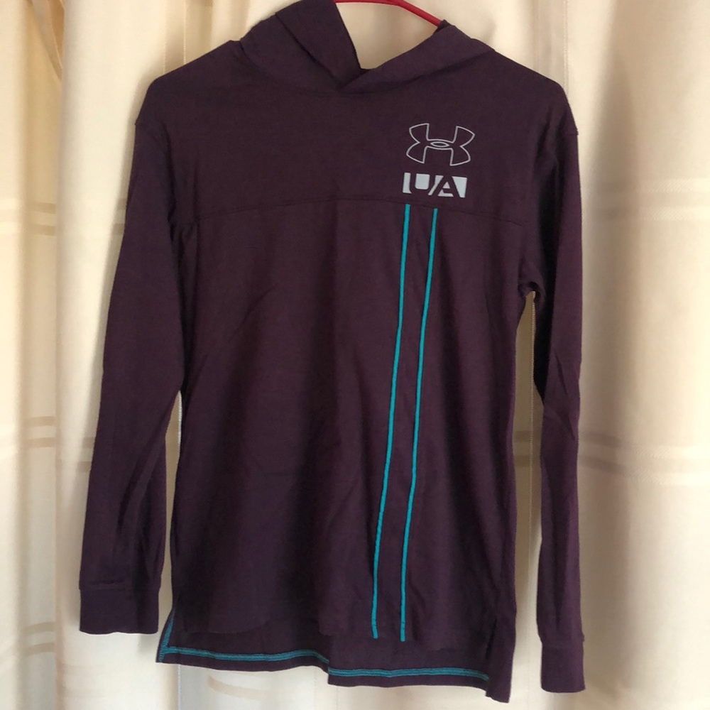 Girl’s under armour long sleeve tee with hood